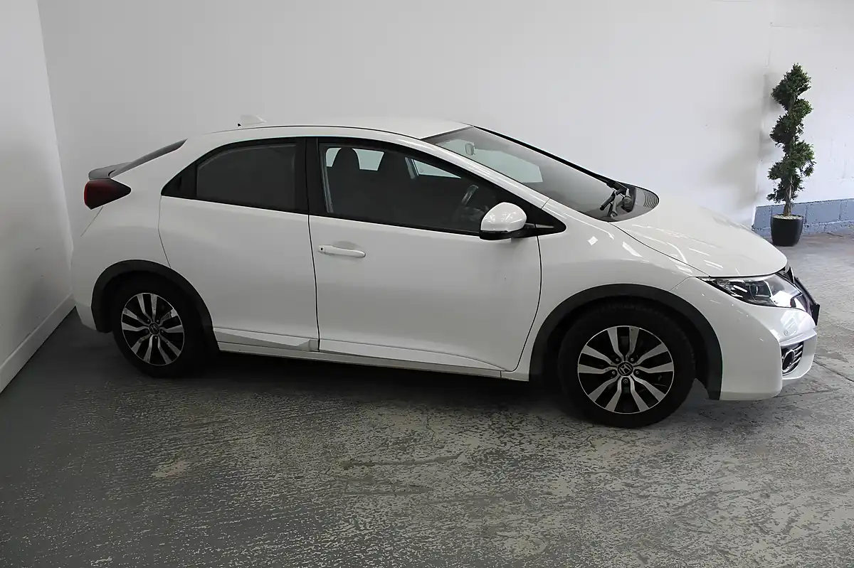 Used 2016 Honda Civic Se Plus (navi) White - Interior and Exterior details 3