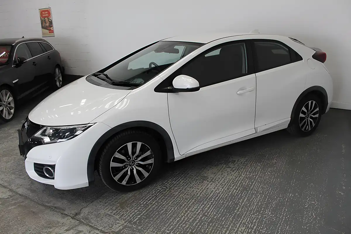 Used 2016 Honda Civic Se Plus (navi) White - Interior and Exterior details 4