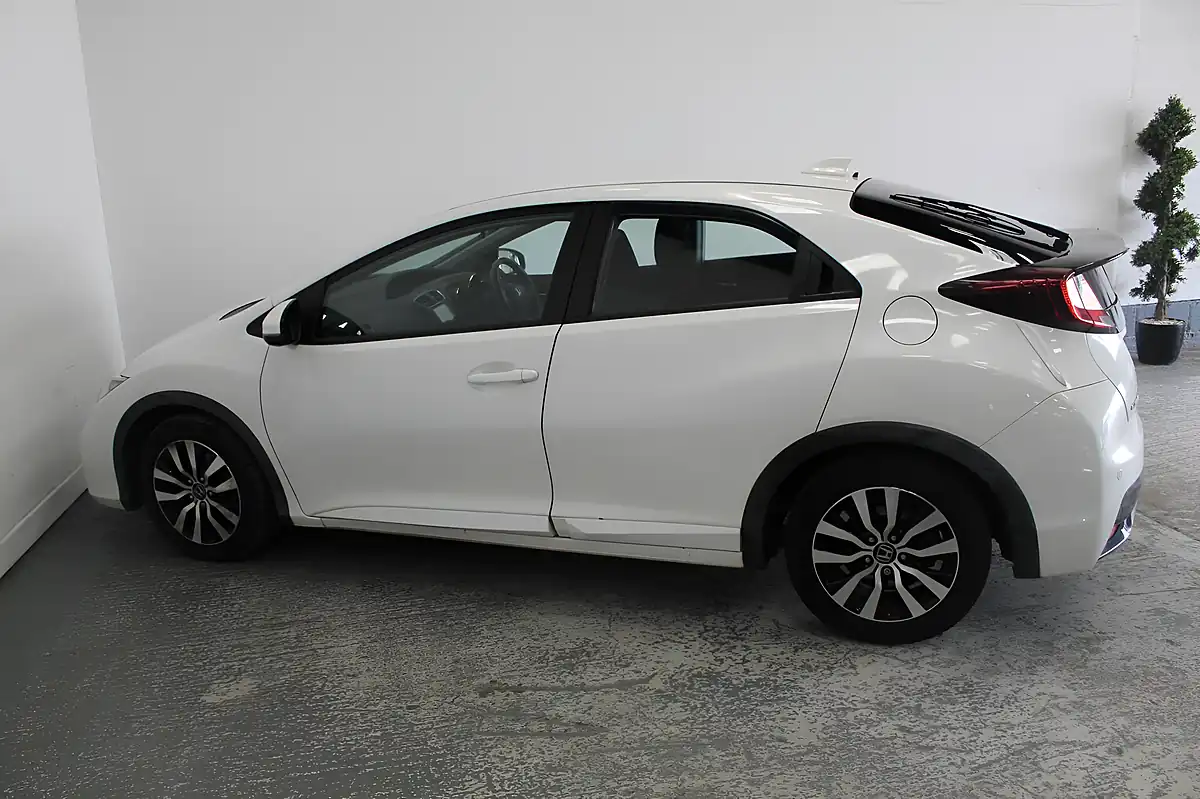 Used 2016 Honda Civic Se Plus (navi) White - Interior and Exterior details 7
