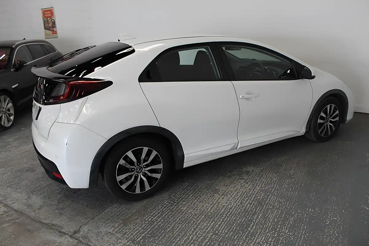 Used 2016 Honda Civic Se Plus (navi) White - Interior and Exterior details 8