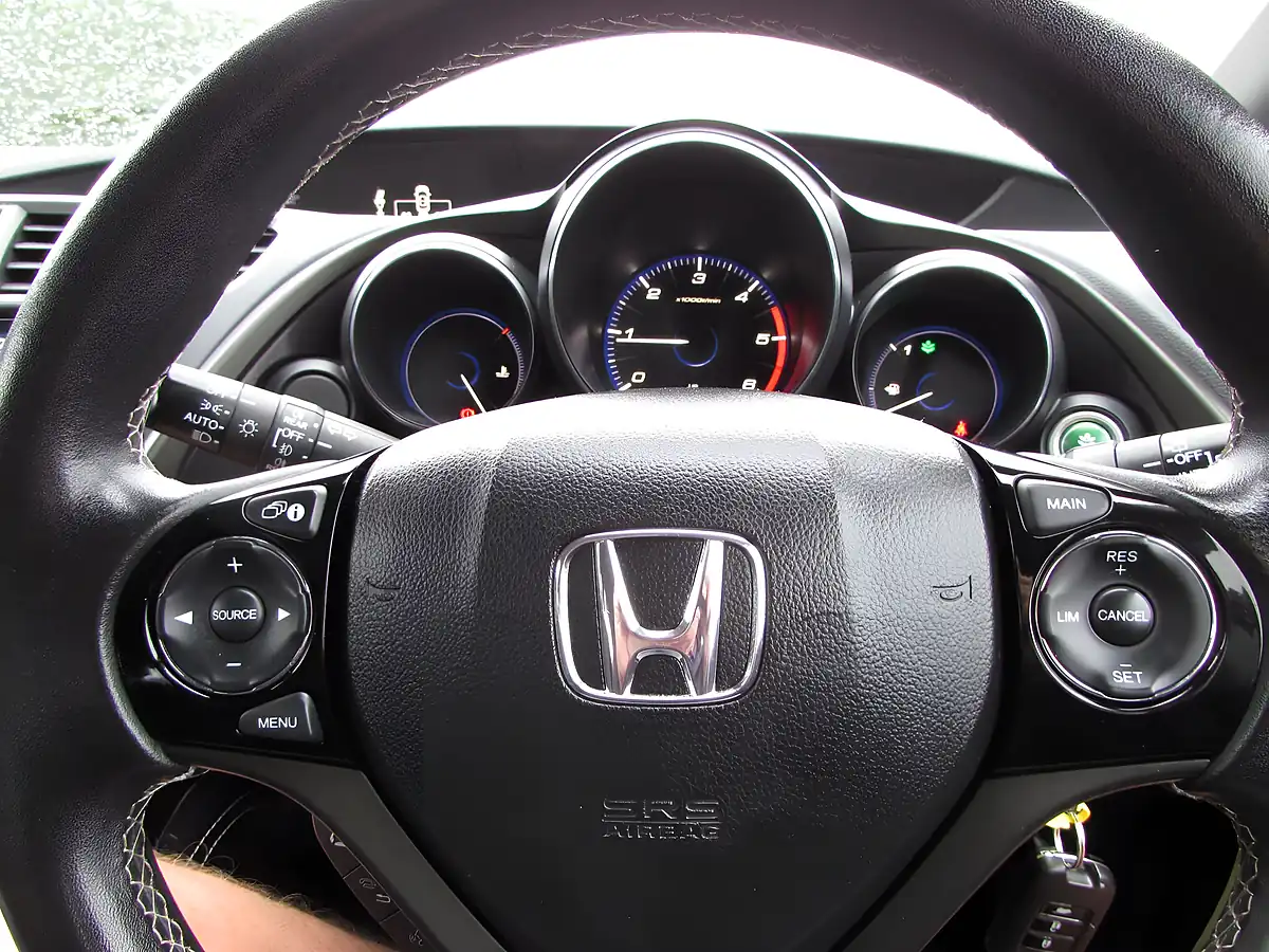 Used 2016 Honda Civic Se Plus Tourer Red - Interior and Exterior details 12