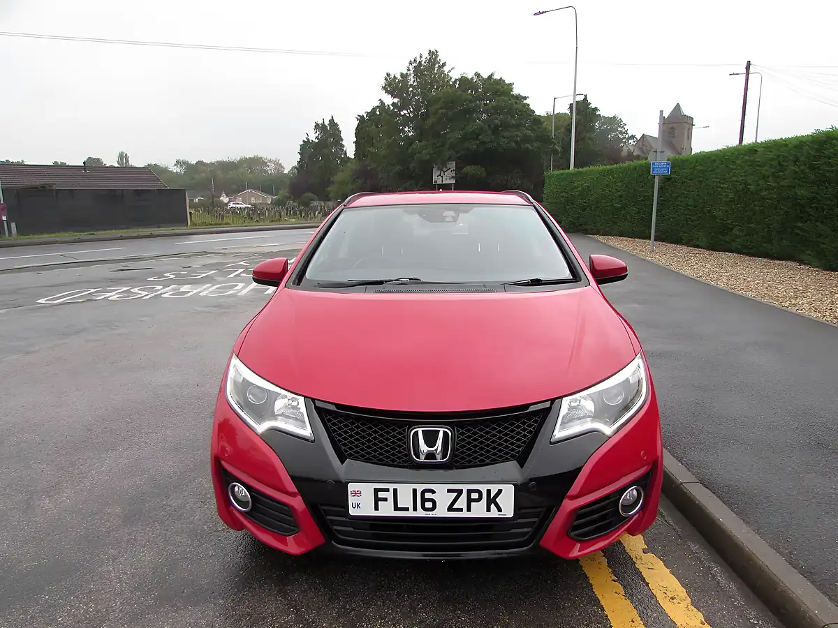 Used 2016 Honda Civic Se Plus Tourer Red - Interior and Exterior details 2