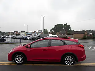 Used 2016 Honda Civic Se Plus Tourer Red - Interior and Exterior details 4