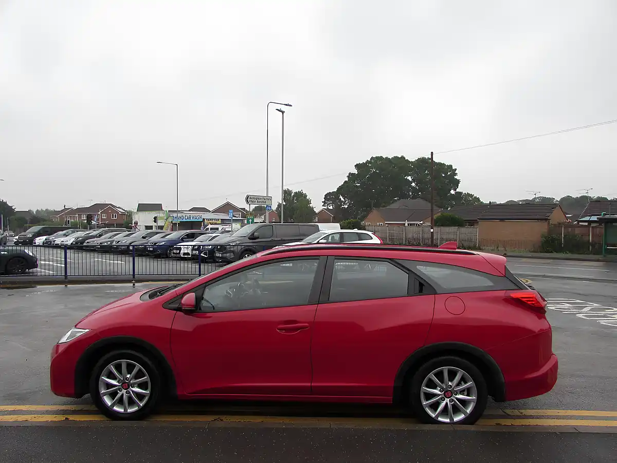 Used 2016 Honda Civic Se Plus Tourer Red - Interior and Exterior details 4
