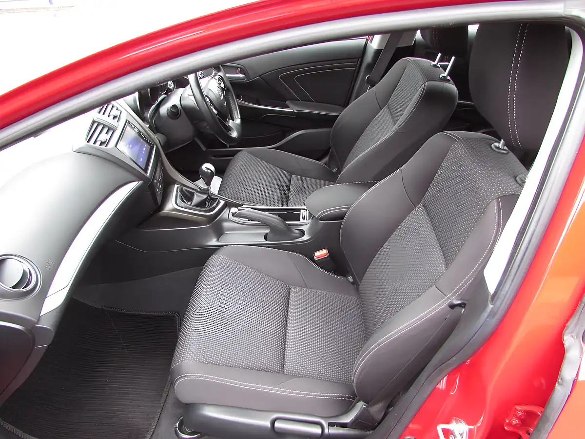 Used 2016 Honda Civic Se Plus Tourer Red - Interior and Exterior details 9