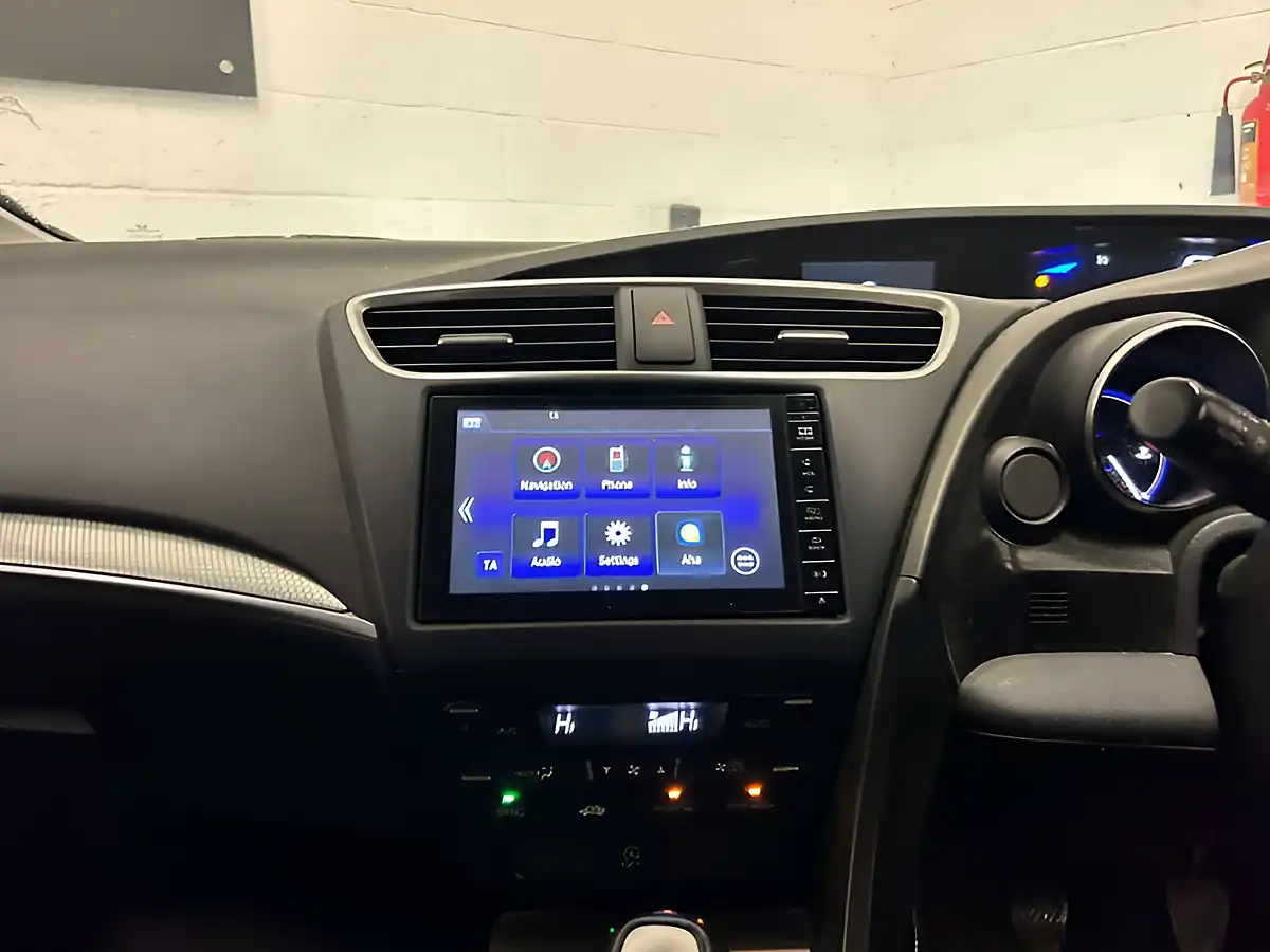 Used 2016 Honda Civic Se Plus Tourer Silver - Interior and Exterior details 11