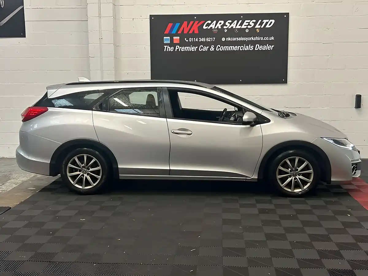 Used 2016 Honda Civic Se Plus Tourer Silver - Interior and Exterior details 2