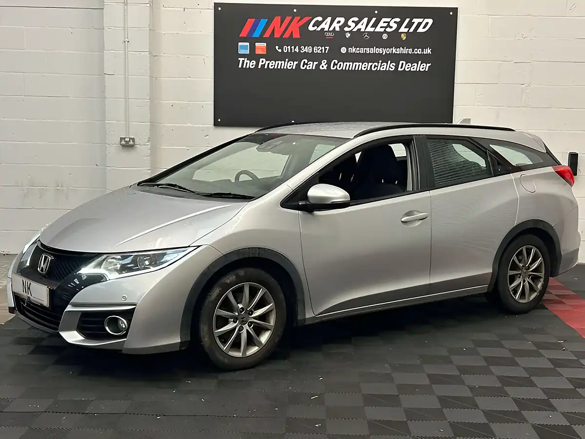 Used 2016 Honda Civic Se Plus Tourer Silver - Interior and Exterior details 5