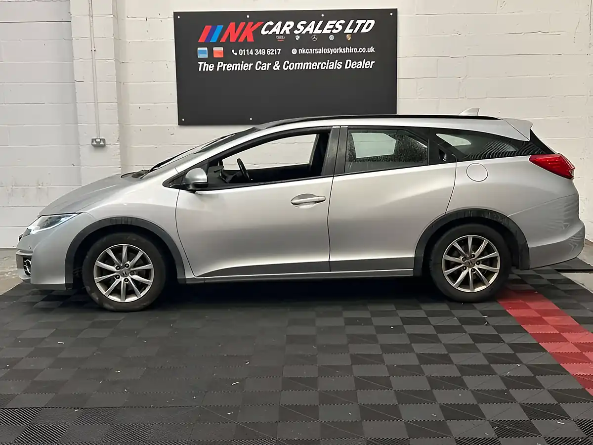 Used 2016 Honda Civic Se Plus Tourer Silver - Interior and Exterior details 8