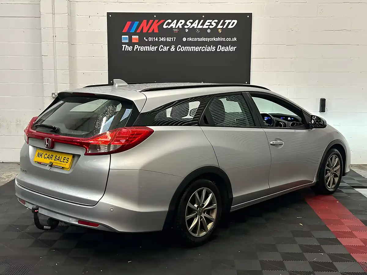 Used 2016 Honda Civic Se Plus Tourer Silver - Interior and Exterior details 9