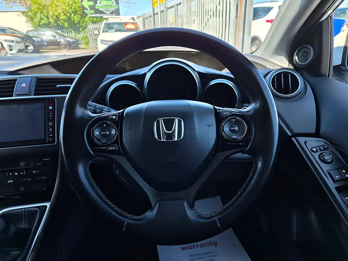 Used 2016 Honda Civic Se Plus White - Interior and Exterior details 10