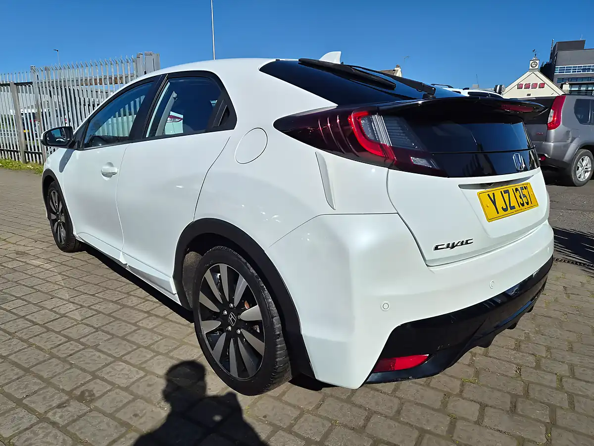 Used 2016 Honda Civic Se Plus White - Interior and Exterior details 4