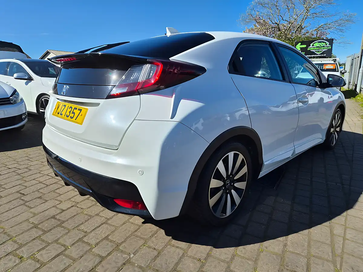 Used 2016 Honda Civic Se Plus White - Interior and Exterior details 6