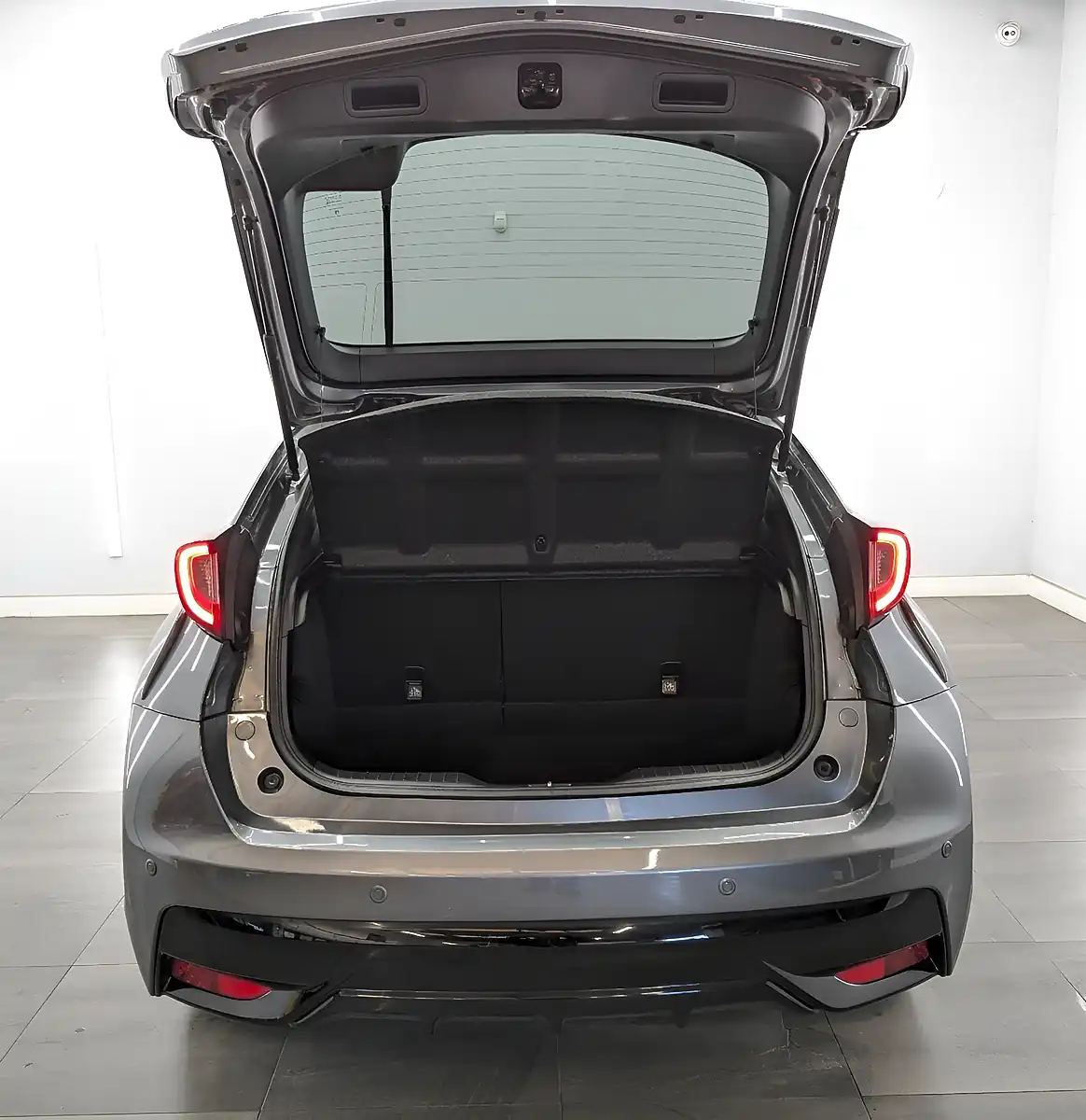 Used 2016 Honda Civic Sport Lunar Silver - Interior and Exterior details 9