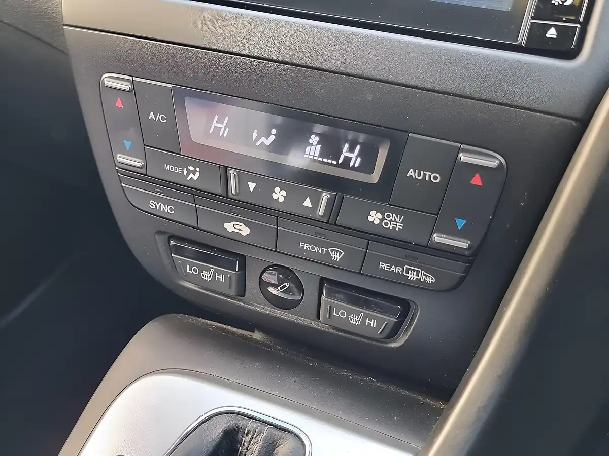 Used 2016 Honda Civic Sr Tourer Blue - Interior and Exterior details 18