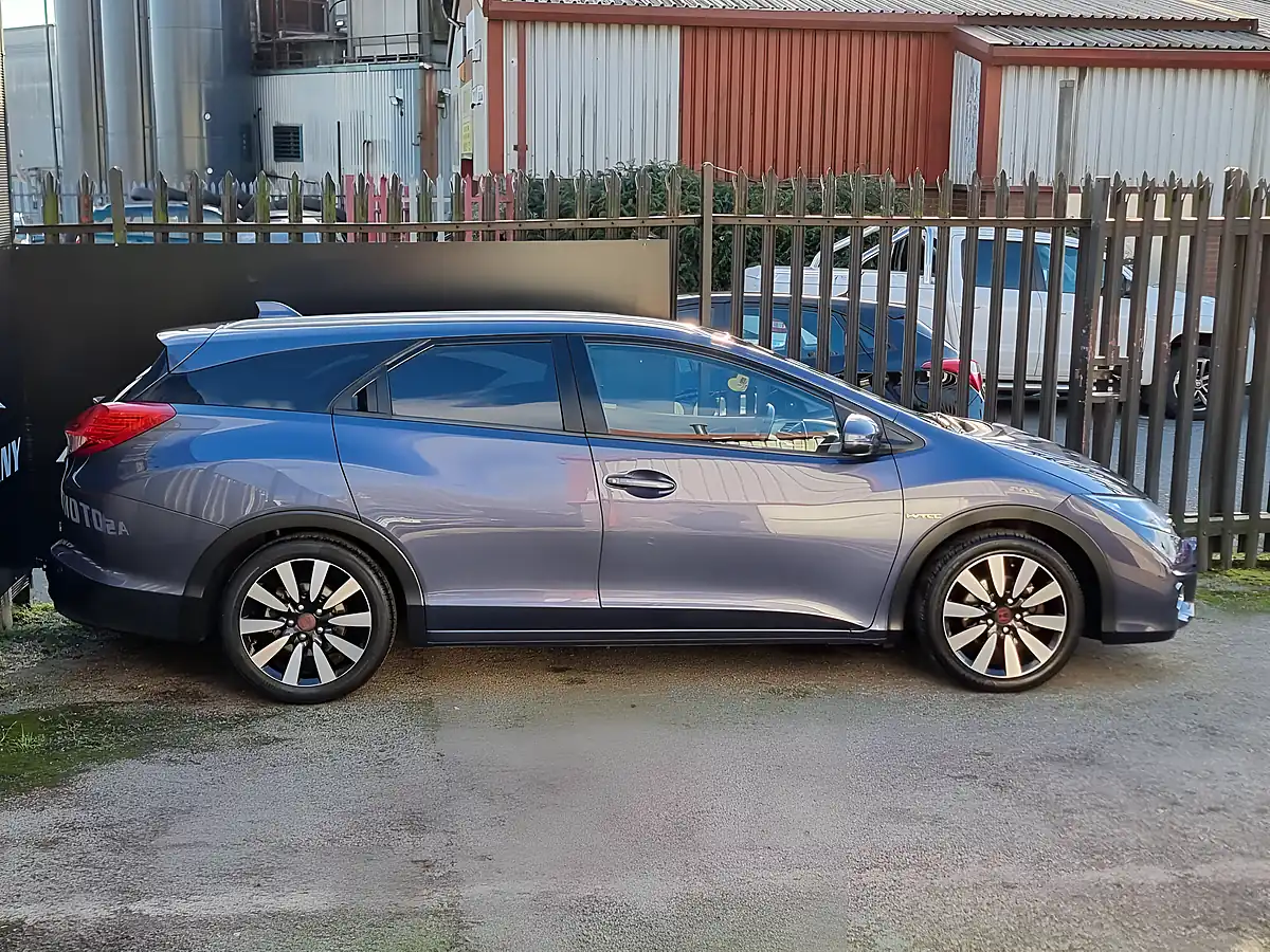 Used 2016 Honda Civic Sr Tourer Blue - Interior and Exterior details 5