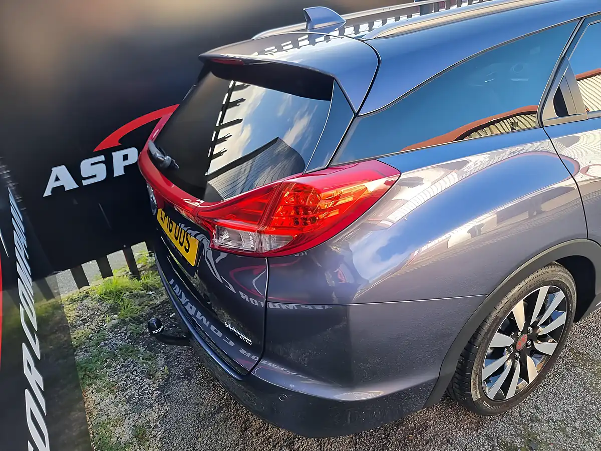 Used 2016 Honda Civic Sr Tourer Blue - Interior and Exterior details 9