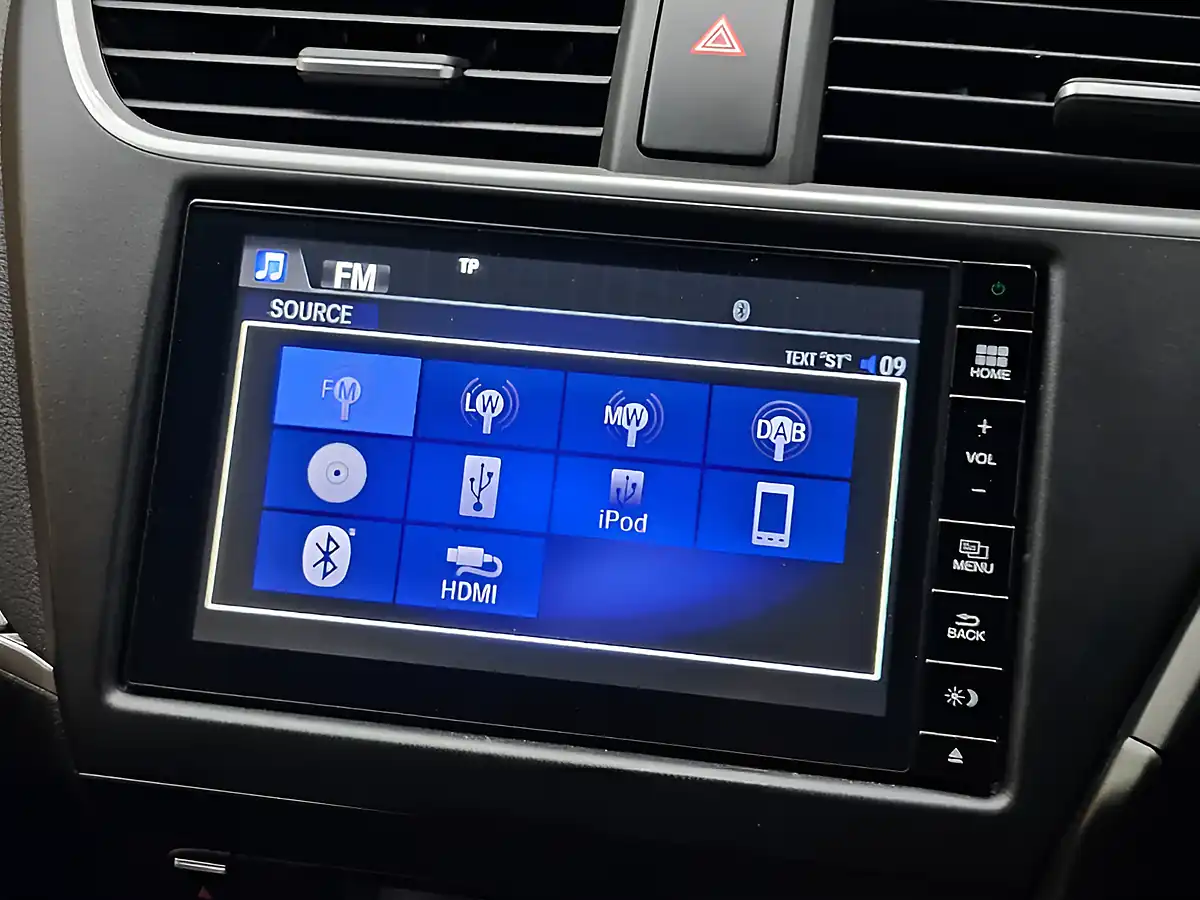 Used 2016 Honda Civic Sr Tourer Blue - Interior and Exterior details 13
