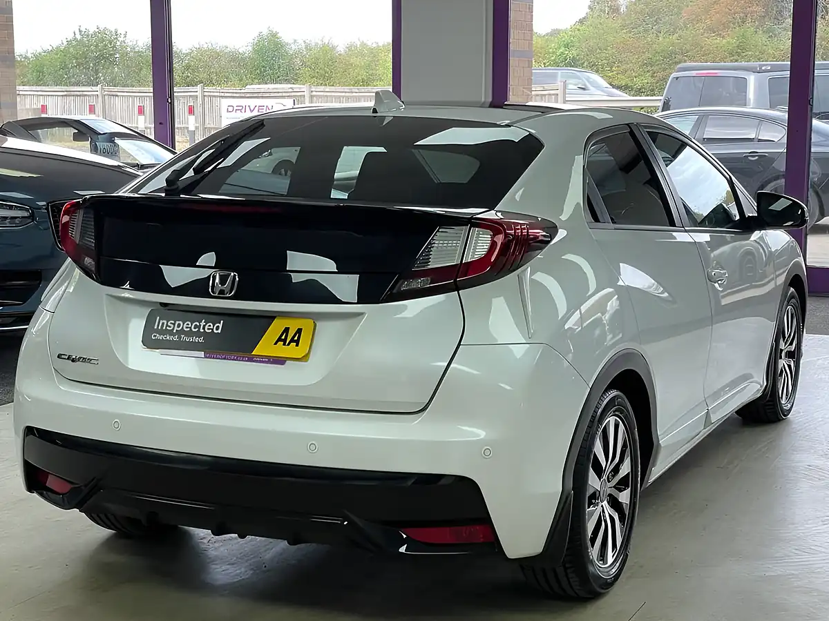 Used 2016 Honda Civic Sr White Orchid - Interior and Exterior details 9