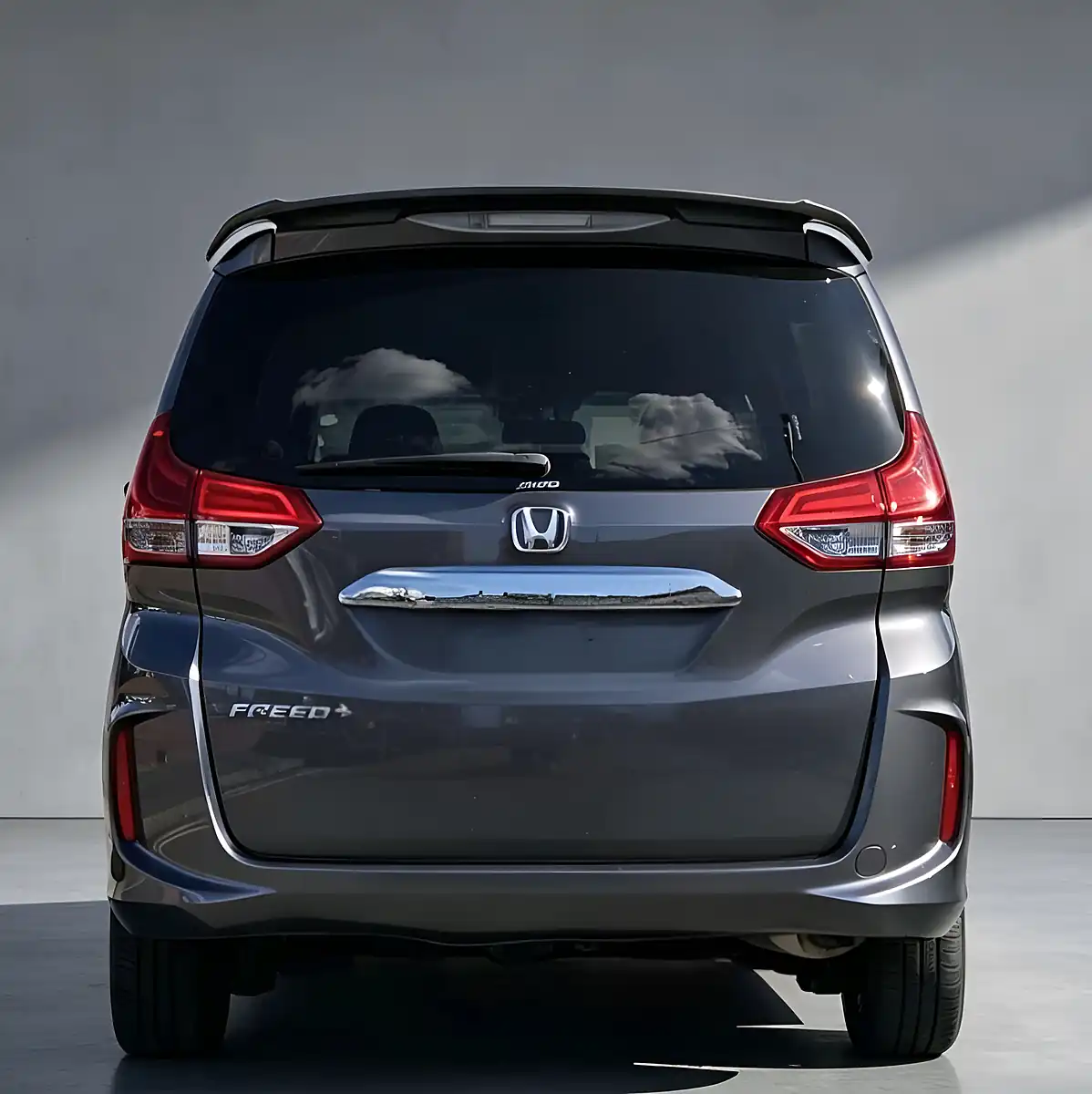 Used 2016 Honda Freed +plus Grey - Interior and Exterior details 4