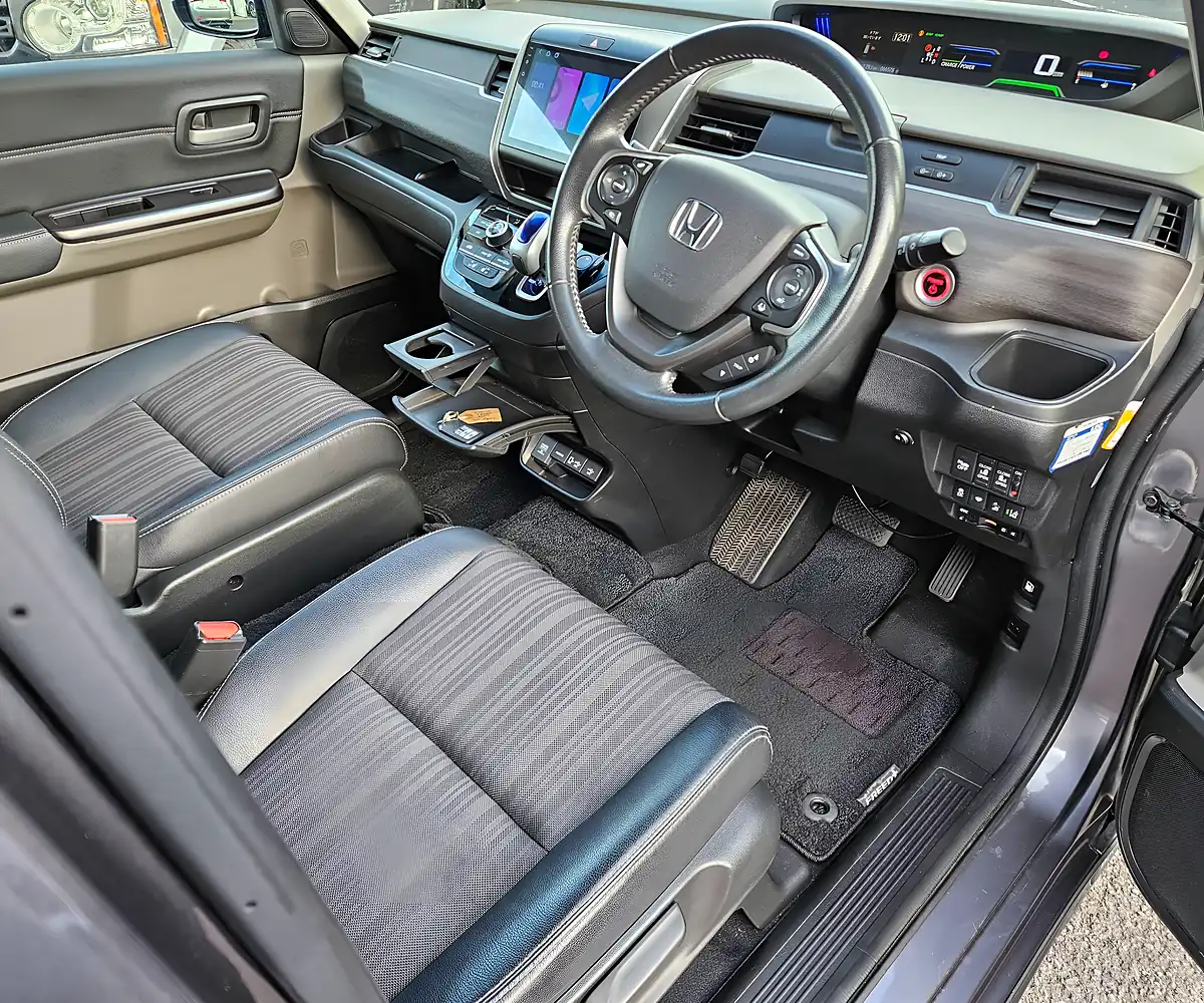 Used 2016 Honda Freed Plus Grey - Interior and Exterior details 7