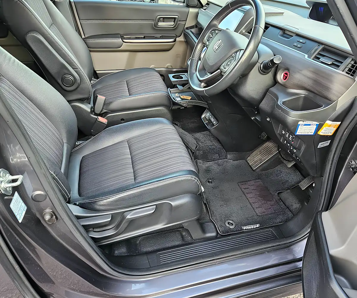 Used 2016 Honda Freed Plus Grey - Interior and Exterior details 9