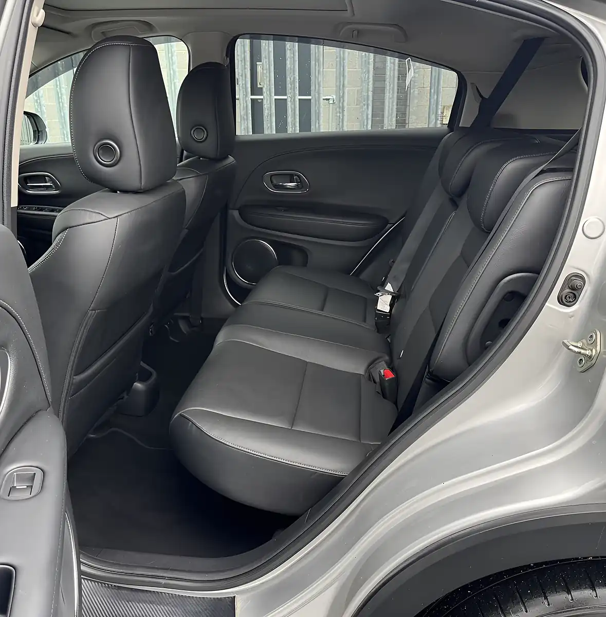 Used 2016 Honda Hr-V Executive Silver - Interior and Exterior details 11