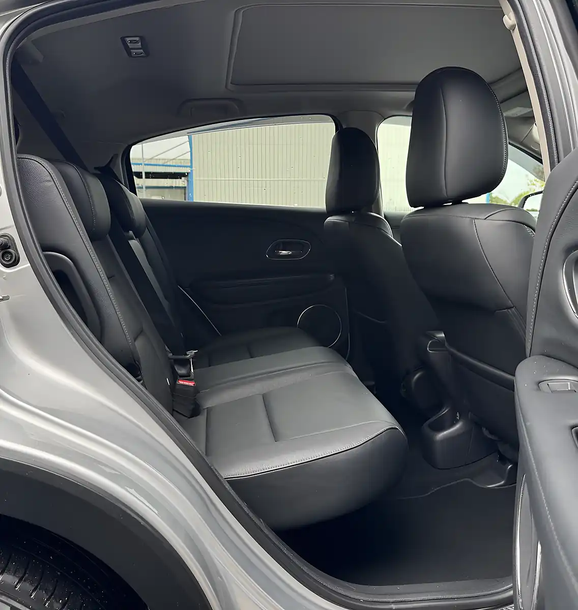 Used 2016 Honda Hr-V Executive Silver - Interior and Exterior details 12