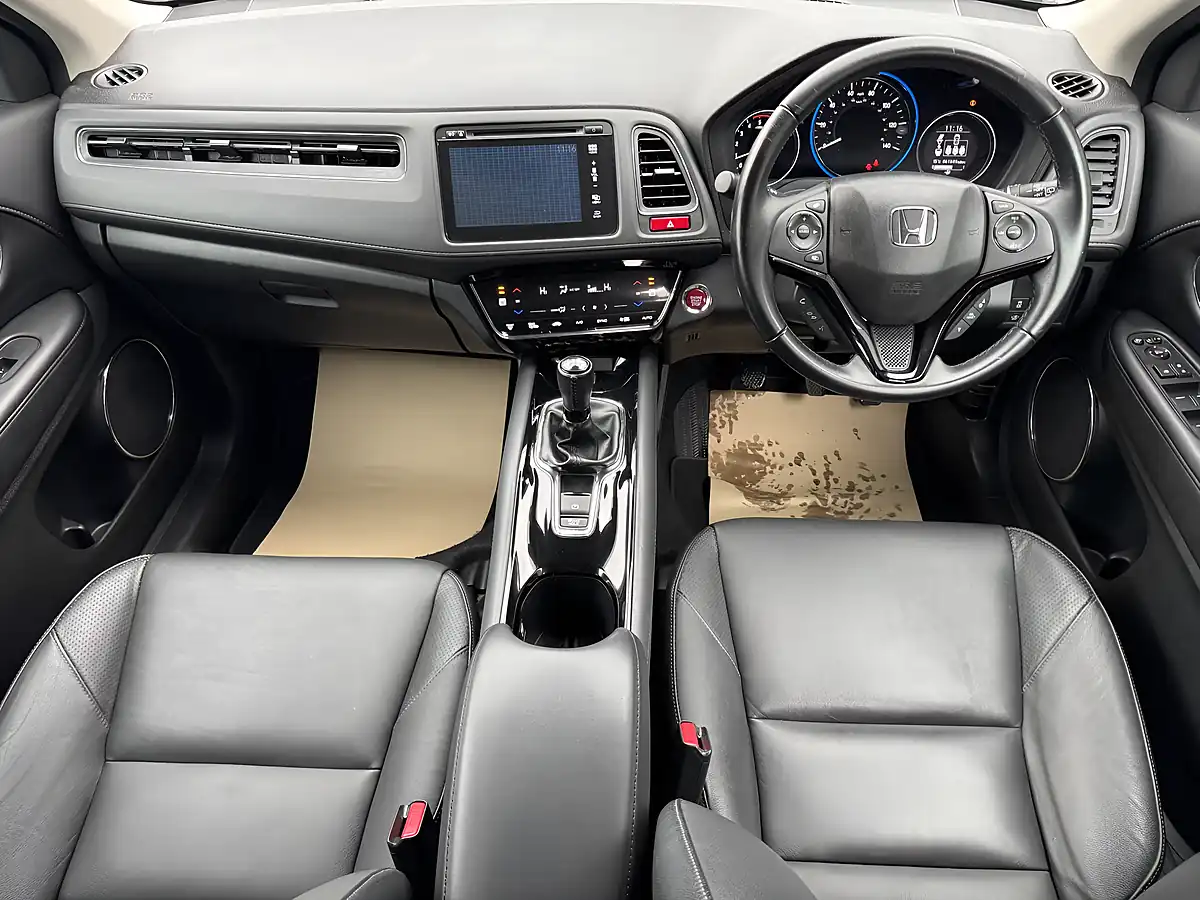 Used 2016 Honda Hr-V Executive Silver - Interior and Exterior details 13