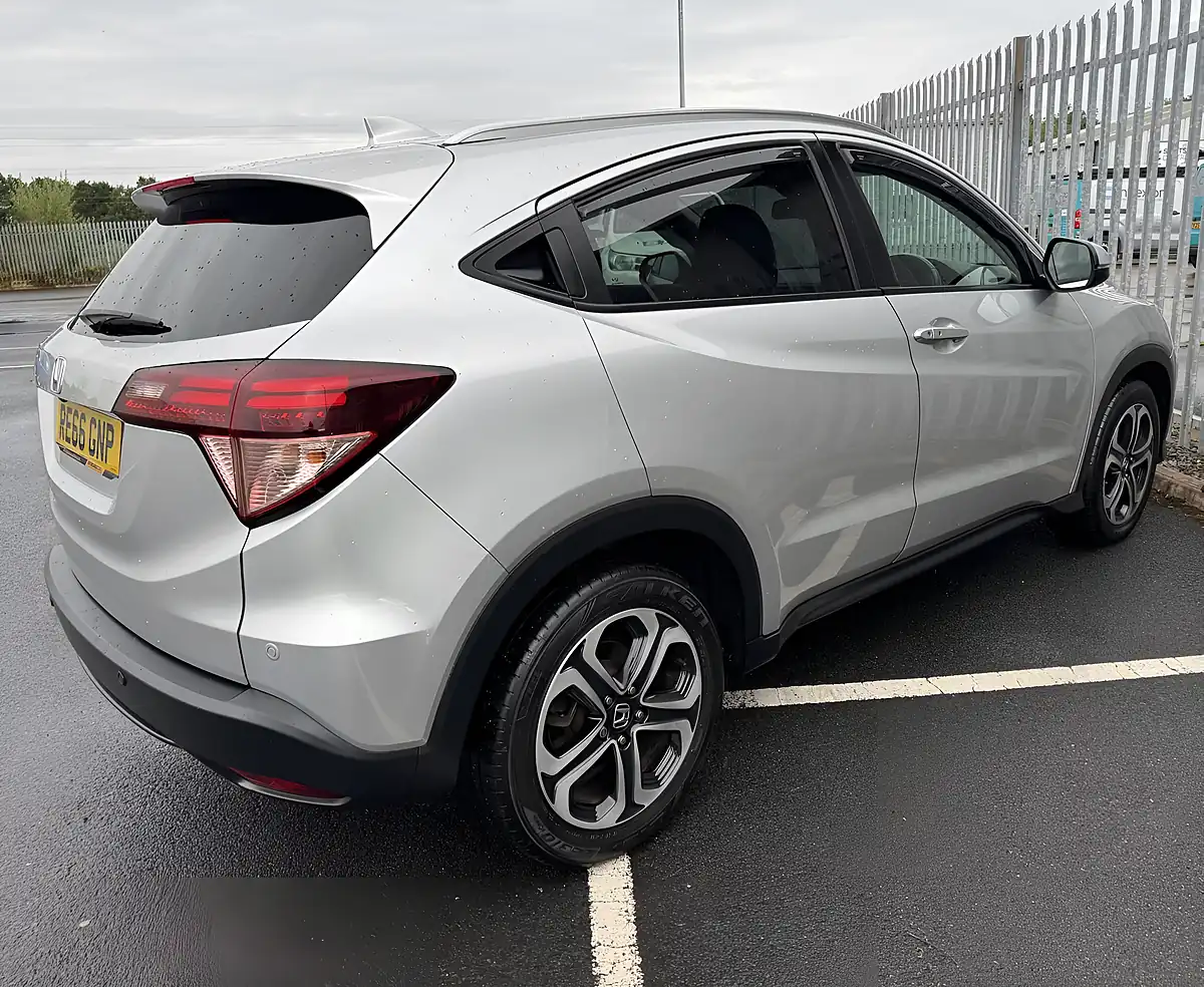 Used 2016 Honda Hr-V Executive Silver - Interior and Exterior details 5