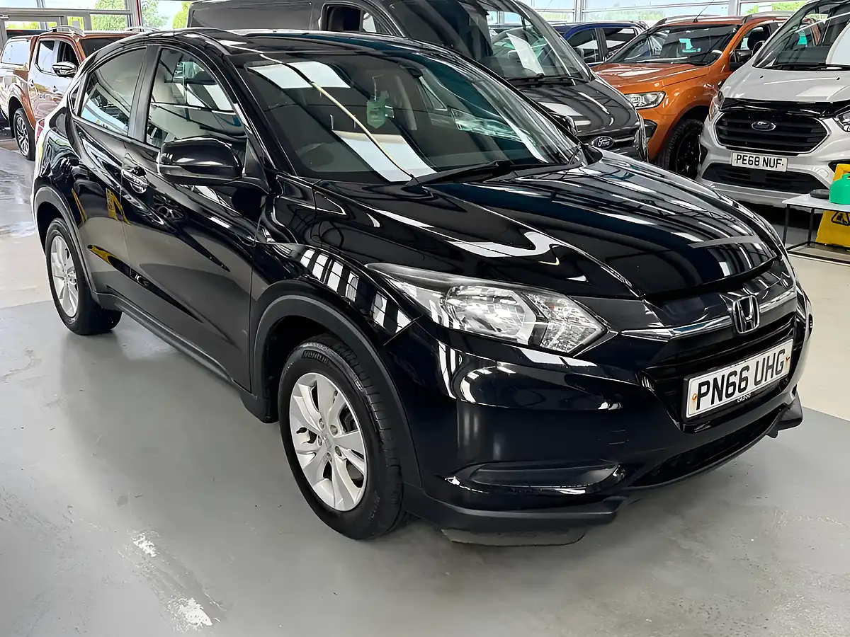 Used 2016 Honda Hr-V S Black - Front View