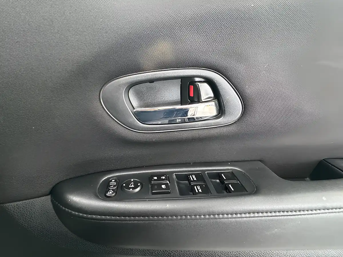 Used 2016 Honda Hr-V S Black - Interior and Exterior details 12