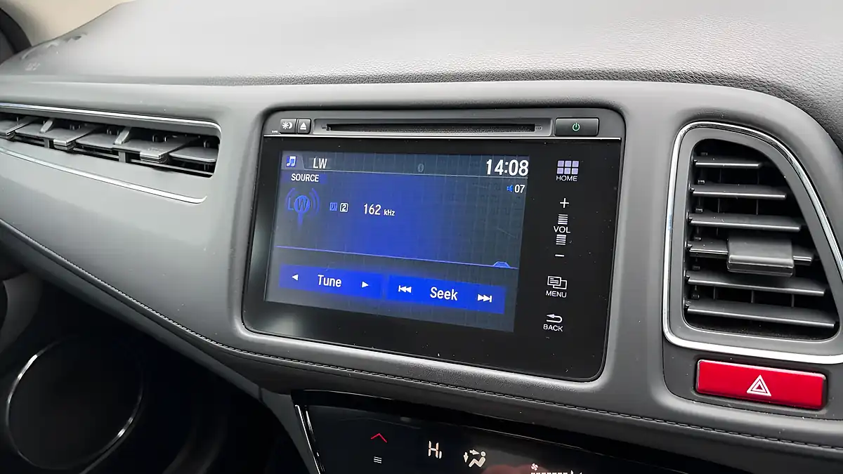 Used 2016 Honda Hr-V Se Navi Red - Interior and Exterior details 10