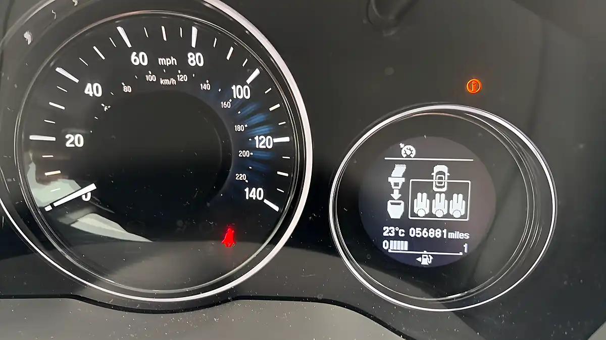 Used 2016 Honda Hr-V Se Navi Red - Interior and Exterior details 12