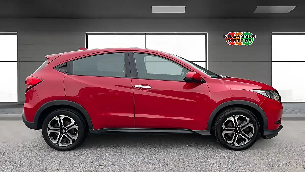 Used 2016 Honda Hr-V Se Navi Red - Interior and Exterior details 16