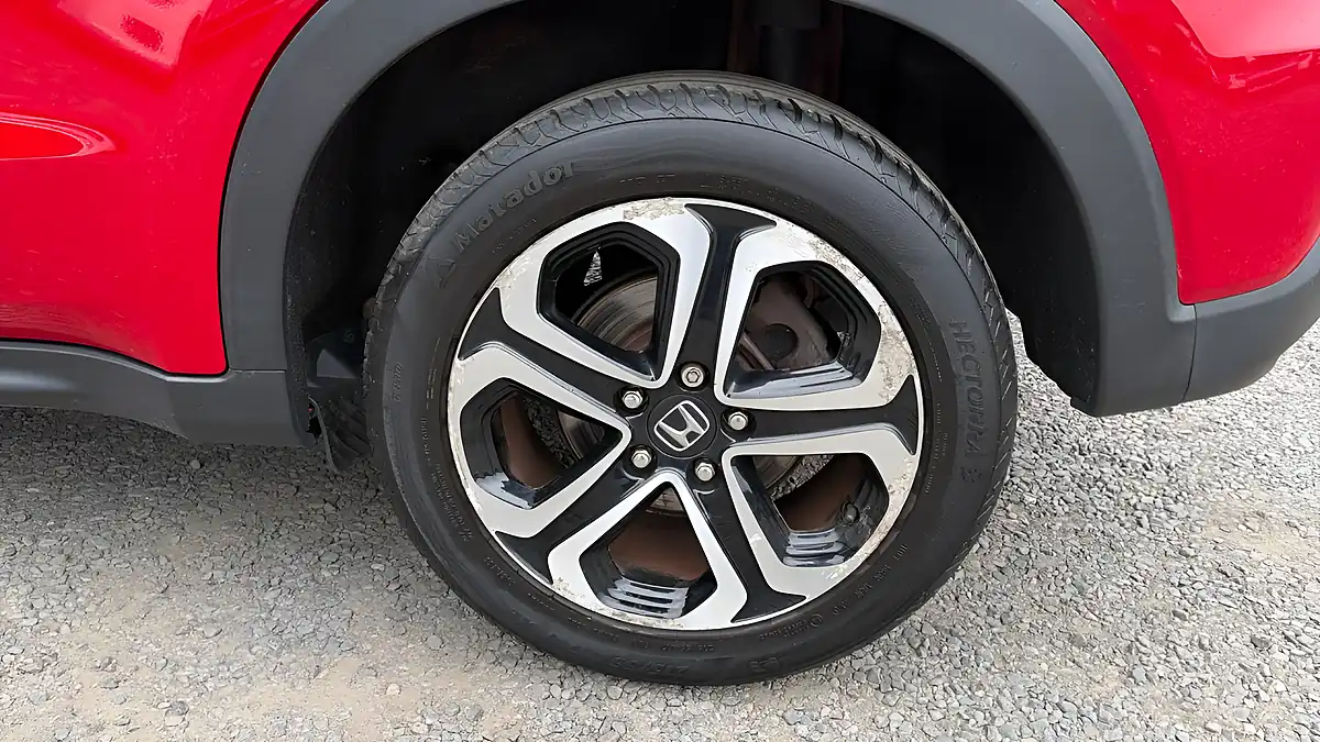 Used 2016 Honda Hr-V Se Navi Red - Interior and Exterior details 19