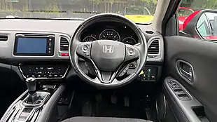 Used 2016 Honda Hr-V Se Navi Red - Interior and Exterior details 8