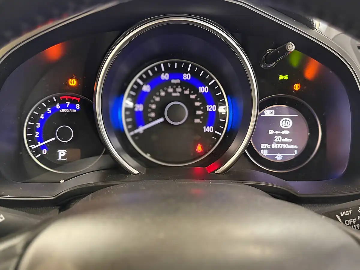 Used 2016 Honda Jazz Ex Blue - Interior and Exterior details 8