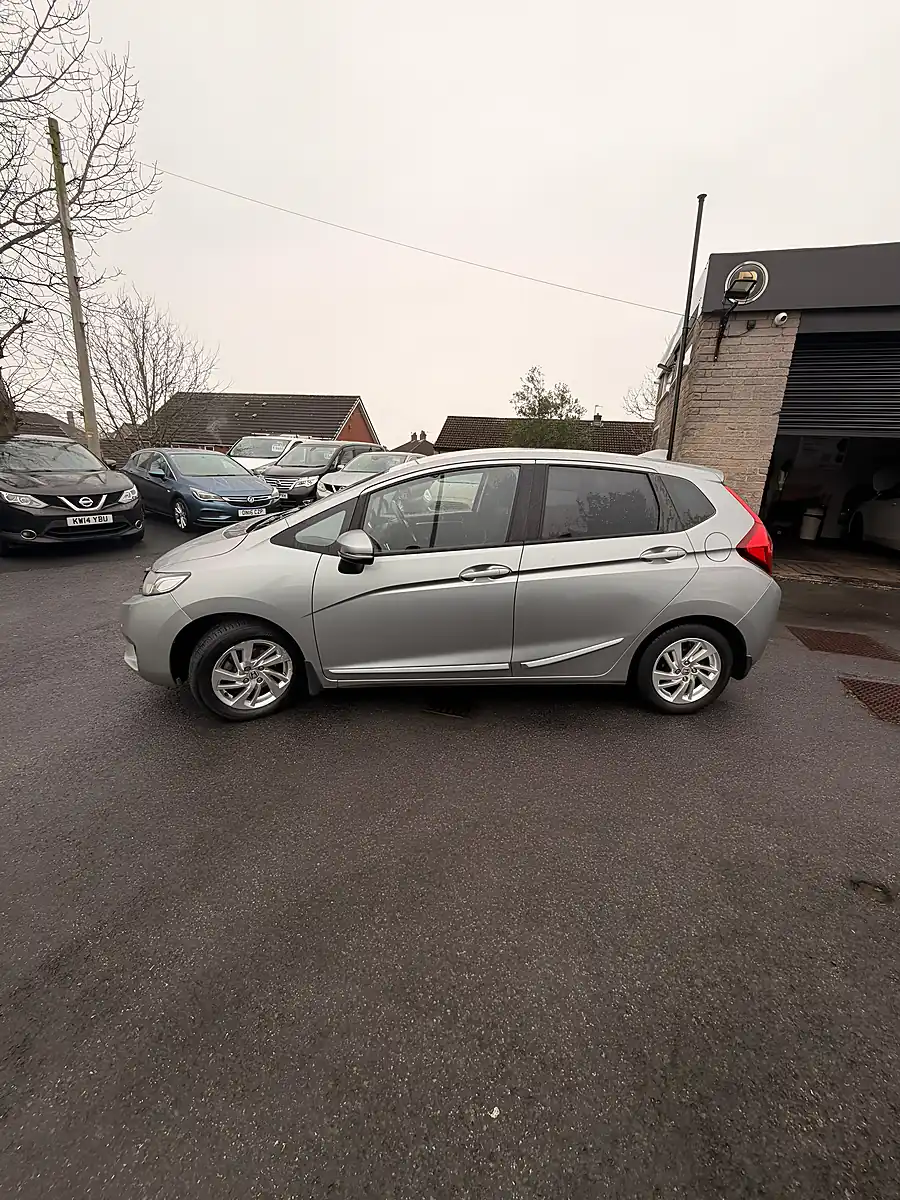Used 2016 Honda Jazz S Silver - Interior and Exterior details 4