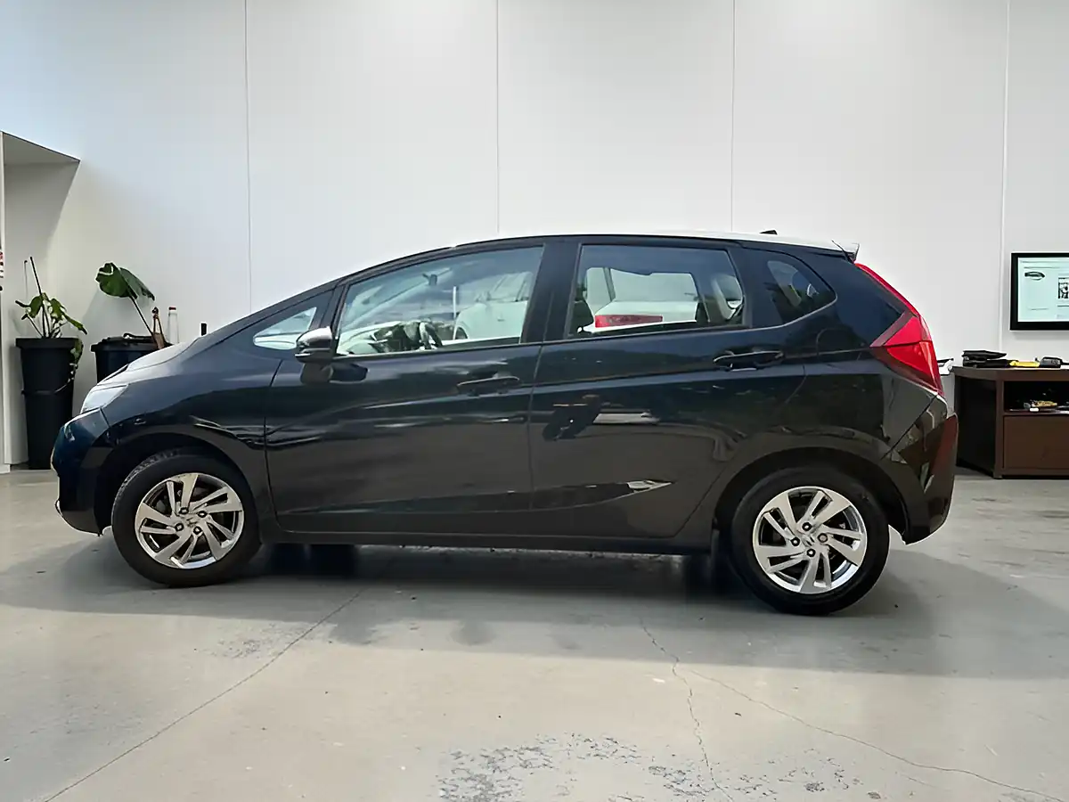 Used 2016 Honda Jazz Se Black - Interior and Exterior details 4