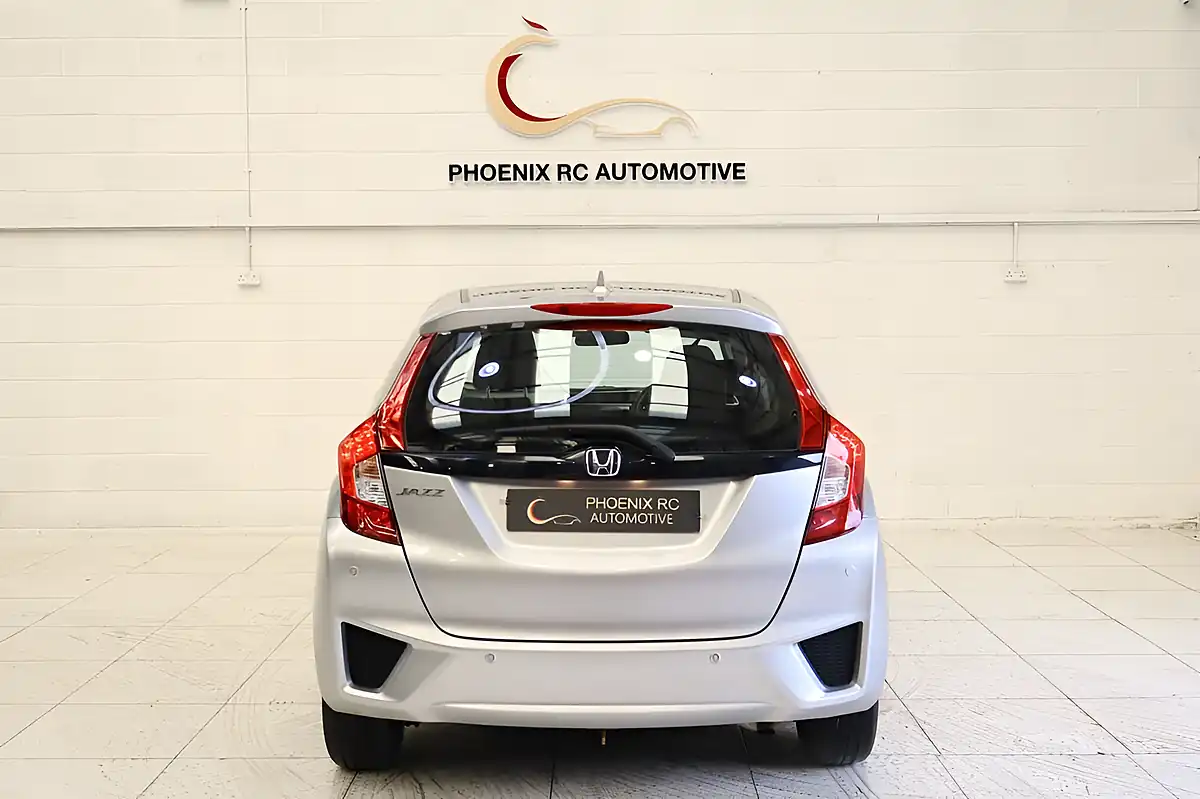Used 2016 Honda Jazz Se Silver - Interior and Exterior details 3
