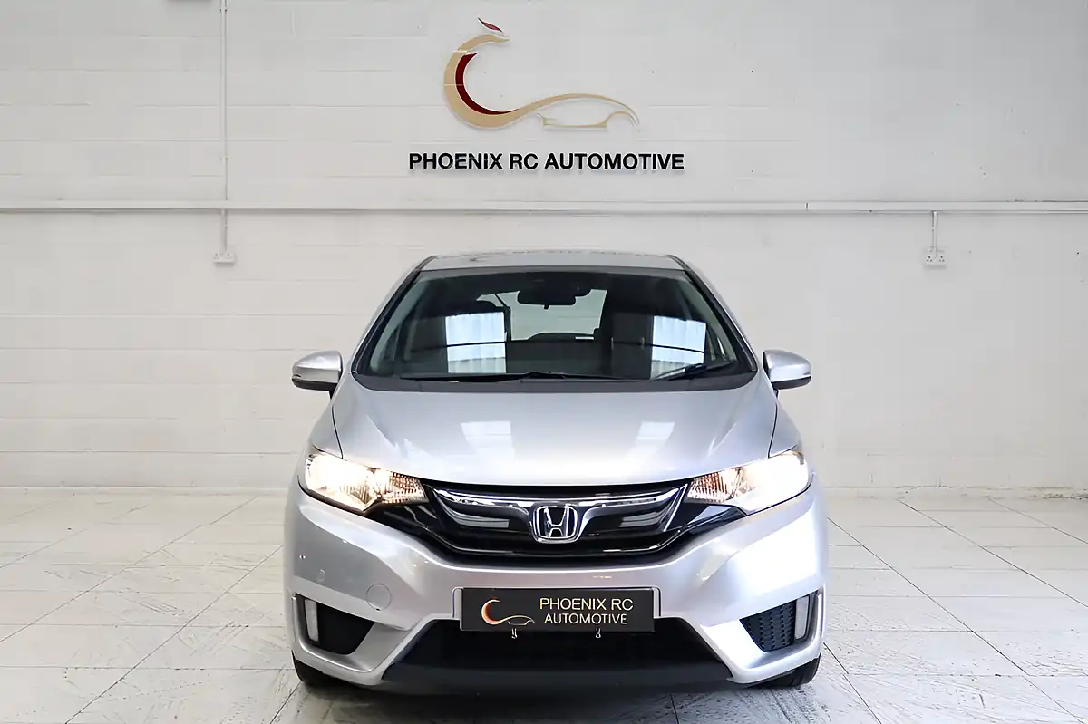Used 2016 Honda Jazz Se Silver - Interior and Exterior details 5
