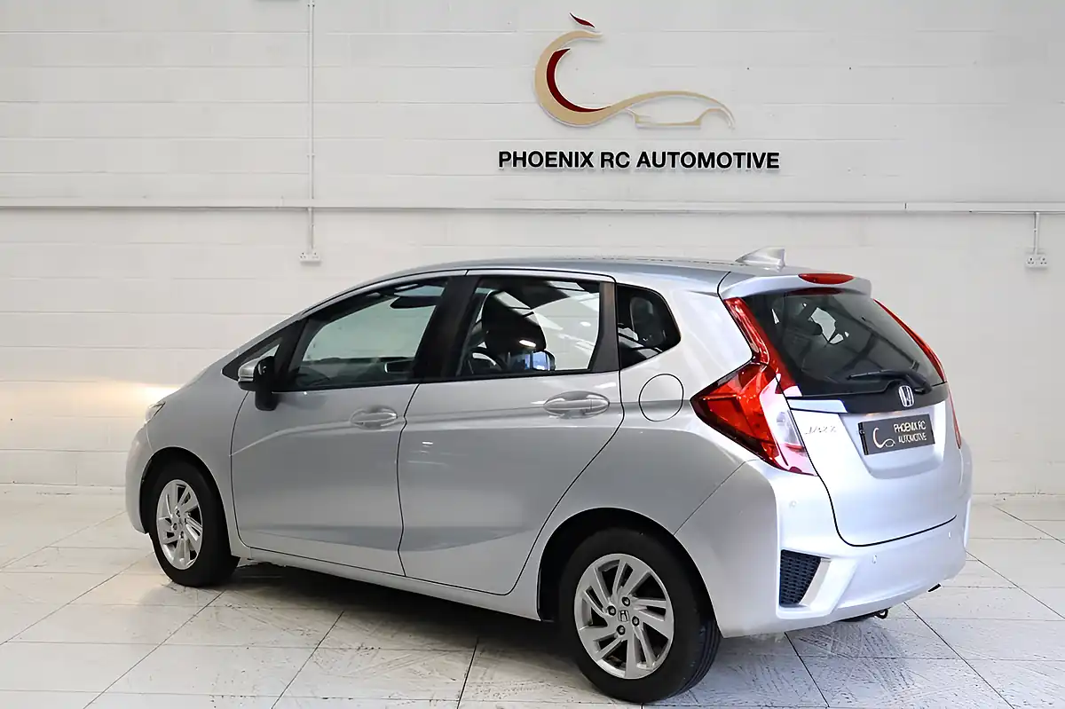 Used 2016 Honda Jazz Se Silver - Interior and Exterior details 6