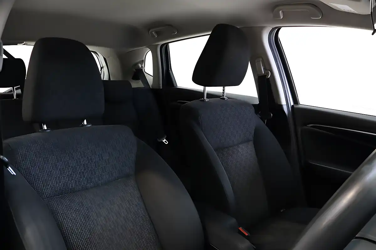 Used 2016 Honda Jazz Se Silver - Interior and Exterior details 7