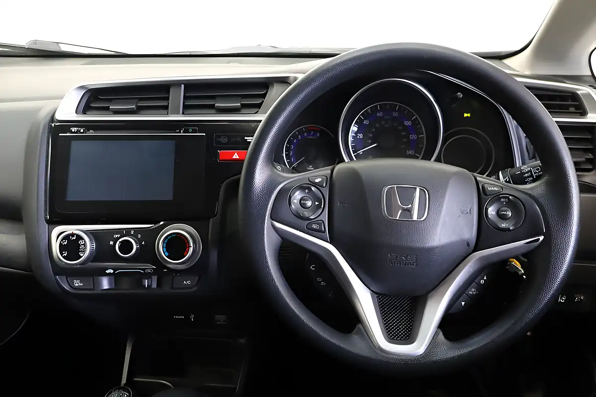Used 2016 Honda Jazz Se Silver - Interior and Exterior details 9