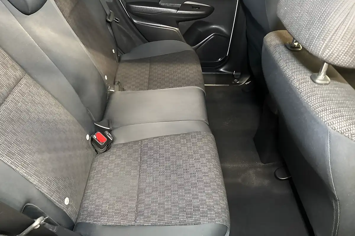 Used 2016 Honda Jazz Se White - Interior and Exterior details 17