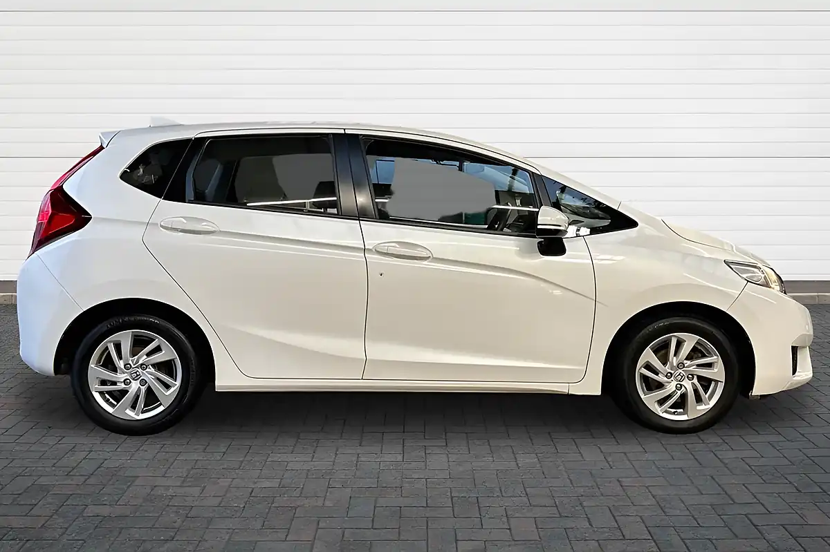 Used 2016 Honda Jazz Se White - Interior and Exterior details 2