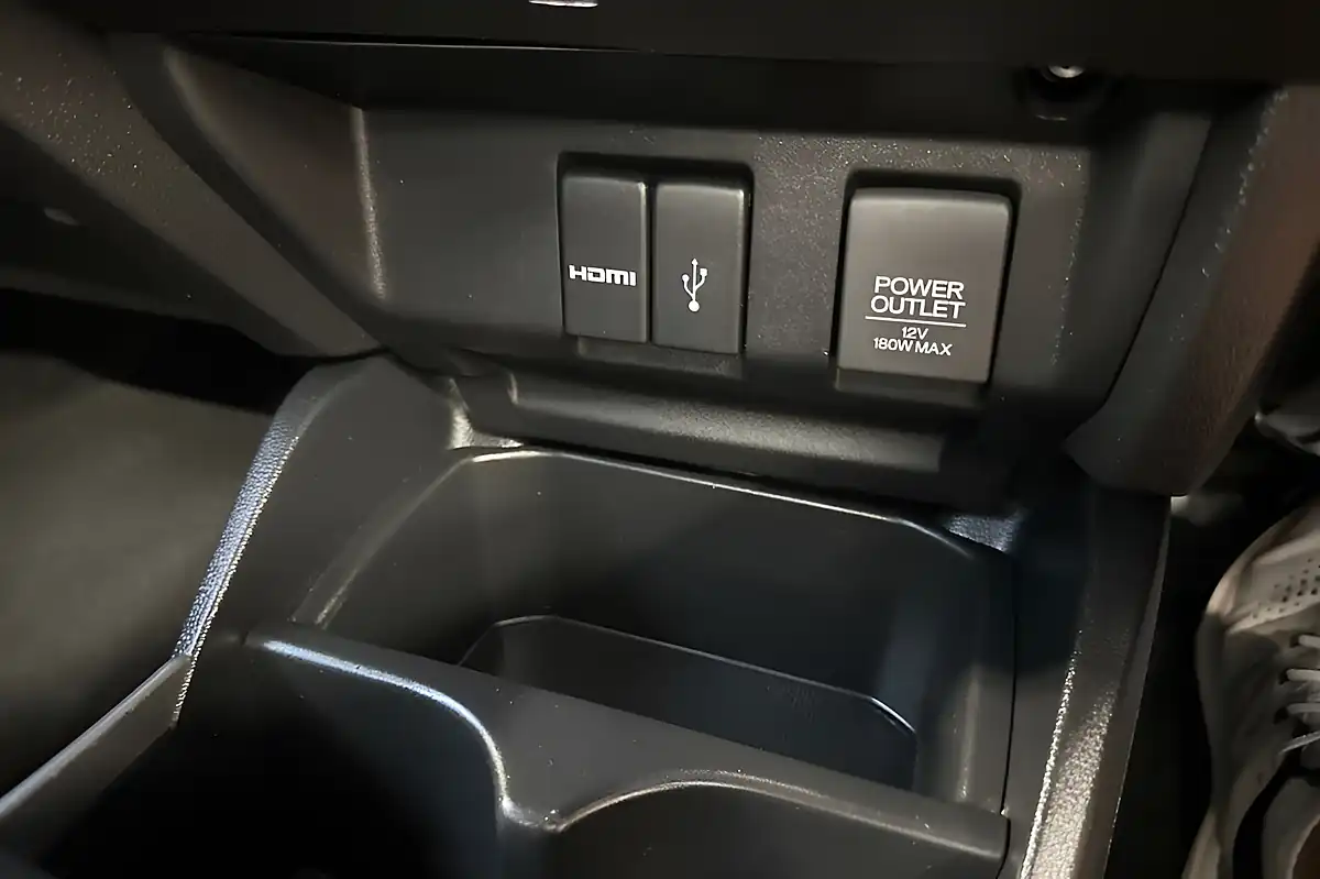 Used 2016 Honda Jazz Se White - Interior and Exterior details 20