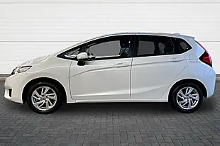 Used 2016 Honda Jazz Se White - Interior and Exterior details 6