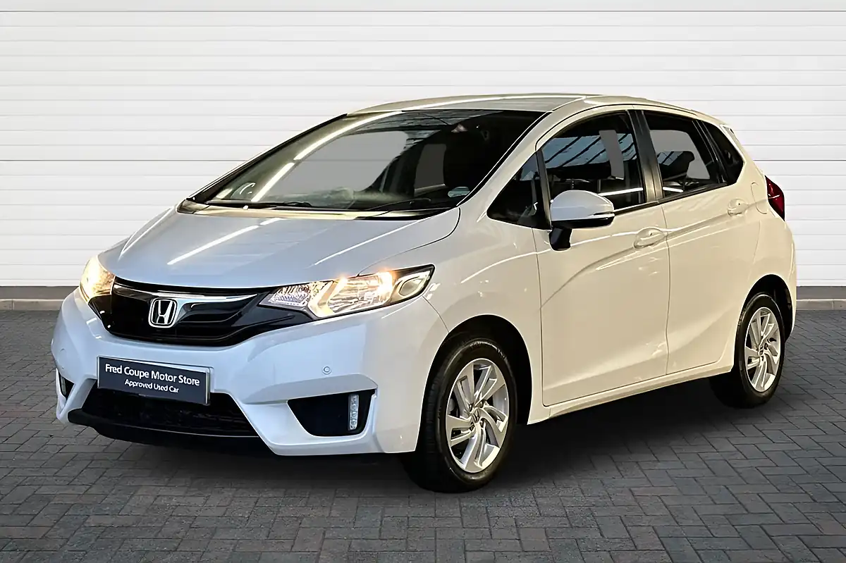 Used 2016 Honda Jazz Se White - Interior and Exterior details 7